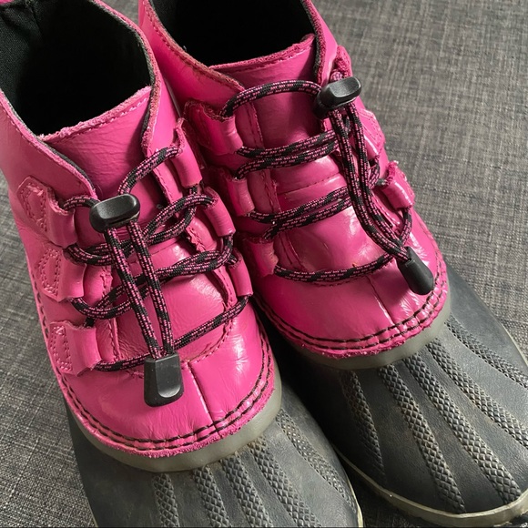 Sorel Out N About Hot Pink Black Duck Boot - Picture 10 of 10